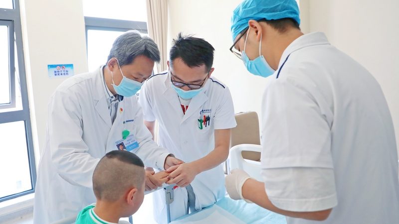 刮痧拔罐，疏通经络，你真的做对了吗？**